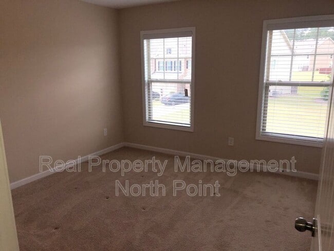 Building Photo - 1175 Hampton Oaks Dr