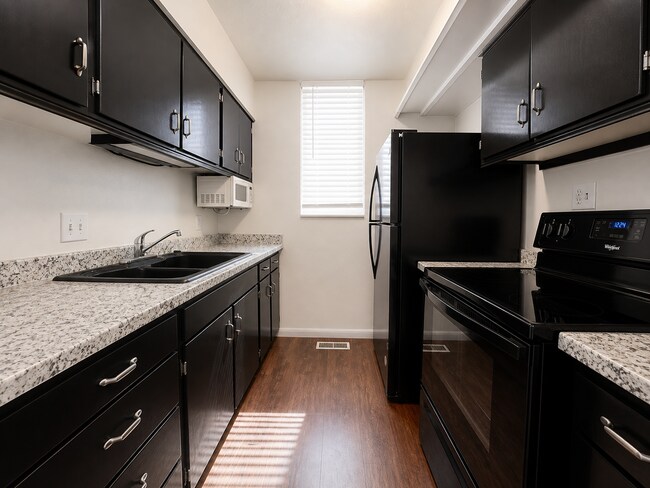 Building Photo - West Valley Condo with Prime Location in West Valley!