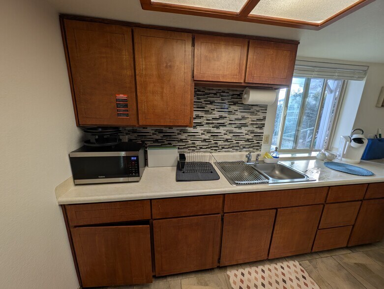 Building Photo - 605 Flora St