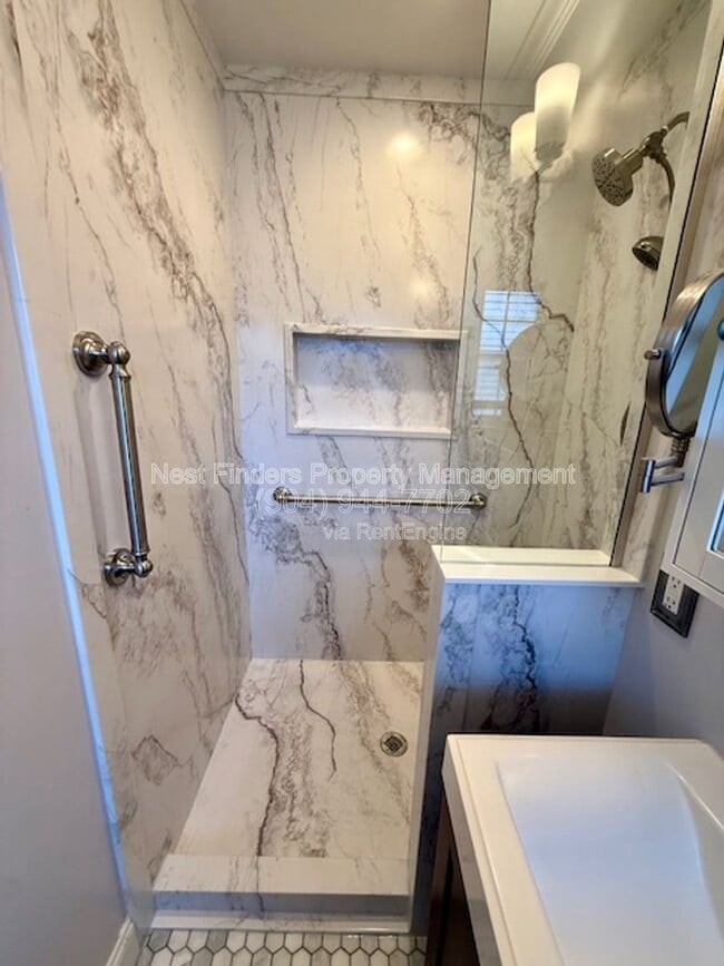 Building Photo - 5252 Rollins Ave