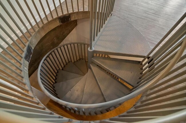 Building Photo - 5750 Hollywood Blvd