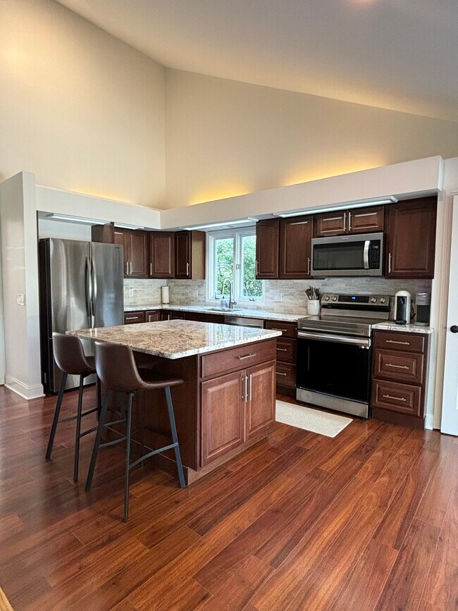 Building Photo - 6035 Whitegate Crossing