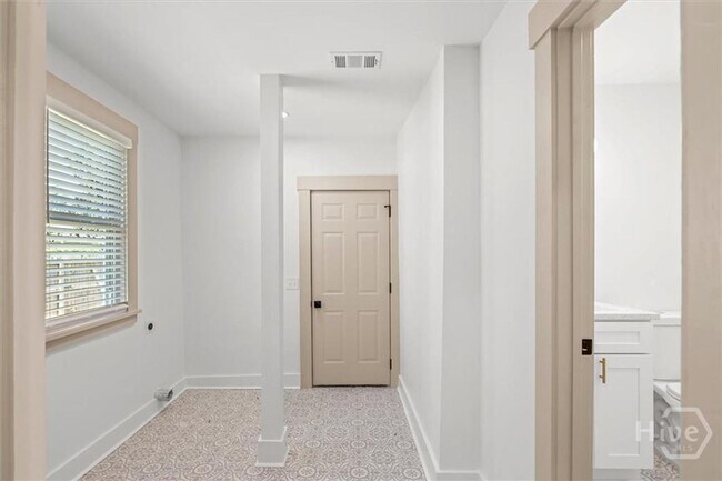 Building Photo - Beautifully Renovated 4-Bedroom Home with Charm & Modern Comfort – Savannah, GA