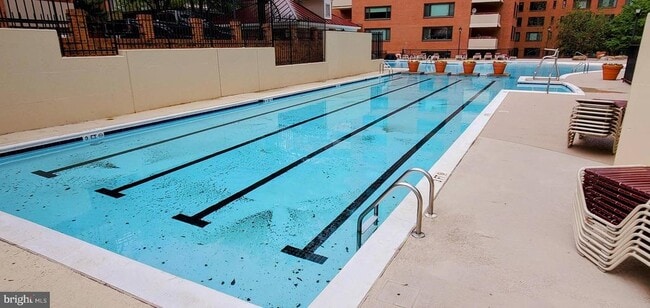 Building Photo - 1011 Arlington Blvd