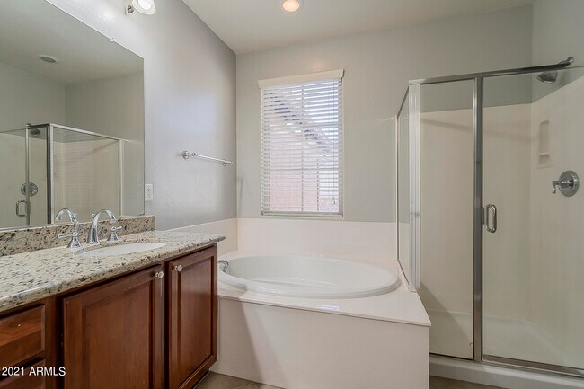 Building Photo - 3921 E Melinda Dr