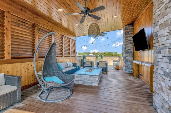 Building Photo - Modern living in Salemtown!