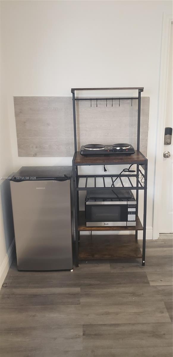 Building Photo - 8430 Harding Ave