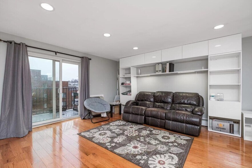 Primary Photo - 124 Tremont St