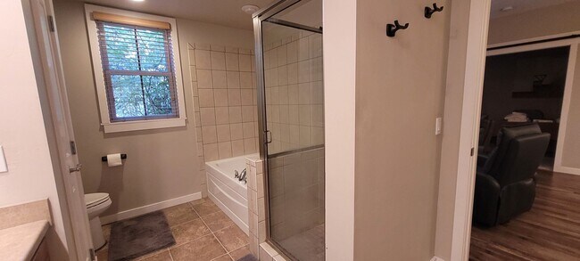 Building Photo - Monterra Delight on Main floor fully furni...