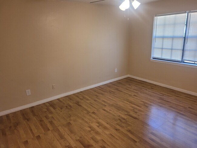 Building Photo - 4808 Fordham Dr