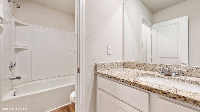 Building Photo - 3302 Bridgewood Dr