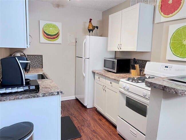 Building Photo - 1700 SW 16th Ct