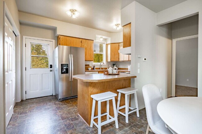 Building Photo - Sought-after 5-Bedroom Pet Friendly Home i...