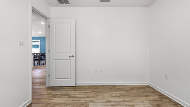 Building Photo - 1249 Martin Rd