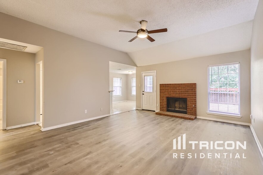 Building Photo - 1008 Brittany Dr