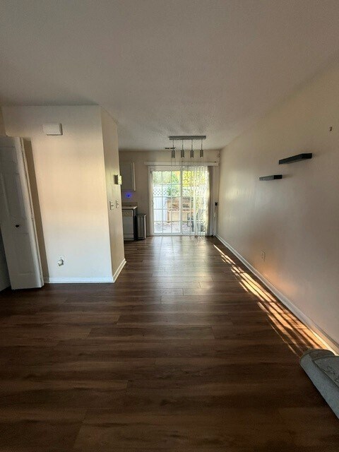 Building Photo - 225 Pawley Ave