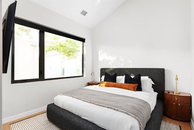 Building Photo - 5313 Avenue G