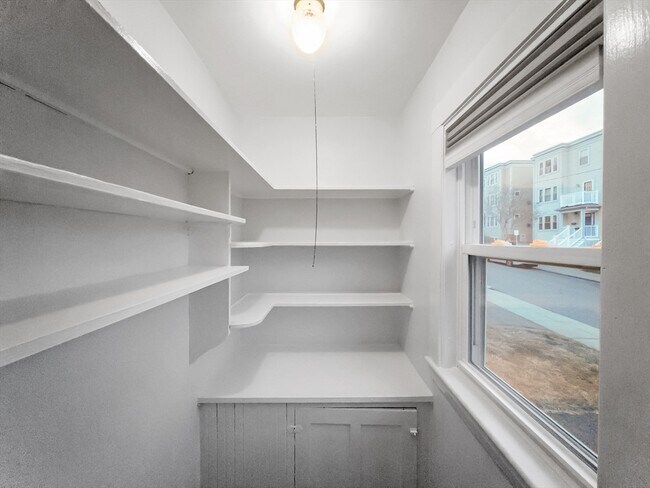 Building Photo - 21 Bradwood St