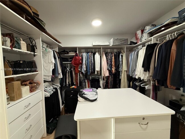 Building Photo - 19500 Turnberry Way