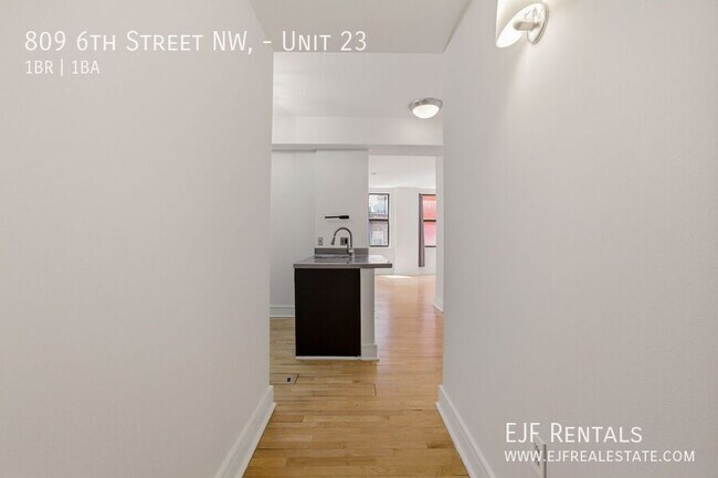 Building Photo - 809 6th St NW