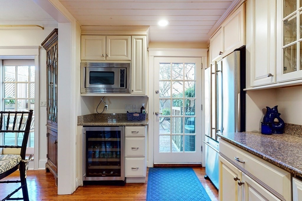 Building Photo - 127 Pinckney St