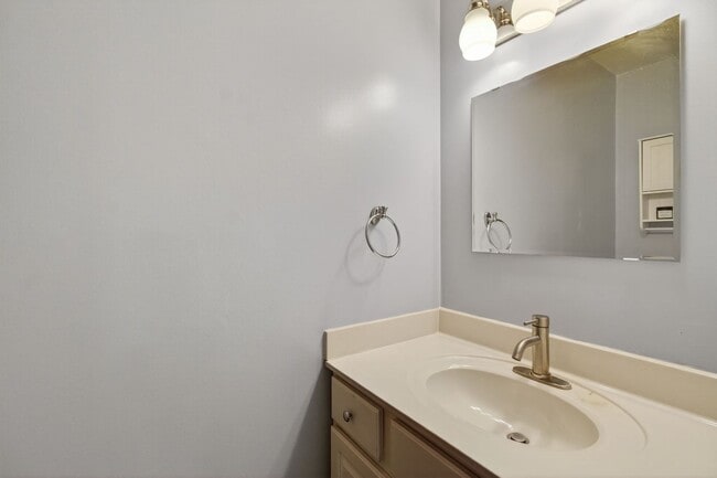 Building Photo - 207 Choisy Crescent