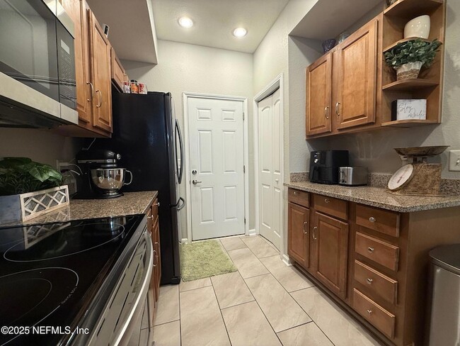 Building Photo - 10200 Belle Rive Blvd