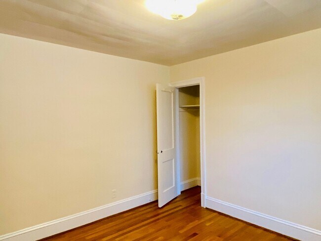 Building Photo - 4208 Fitzhugh Ave