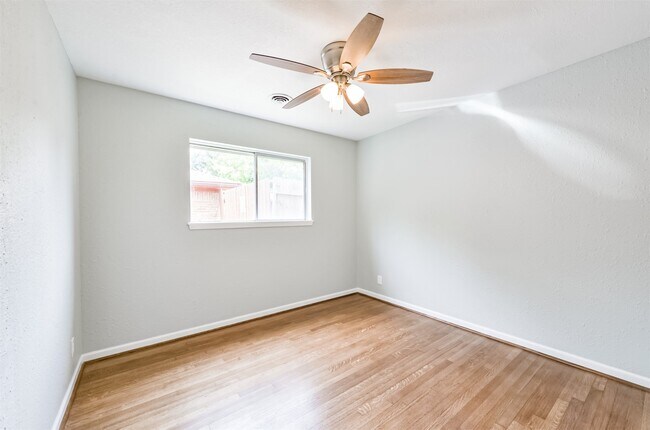 Building Photo - 9631 Bundy Ln