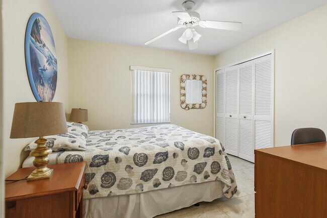 Building Photo - 6940 SE Lillian Ct