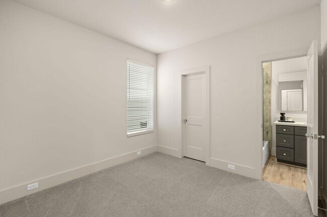 Building Photo - 1042 Homer St