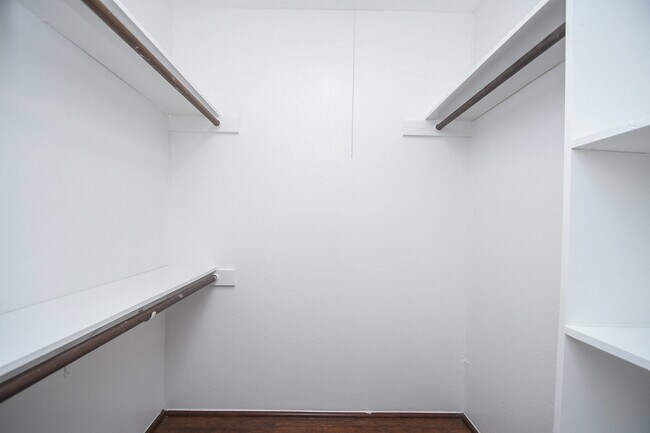 Building Photo - 10603 S Wilcrest Dr