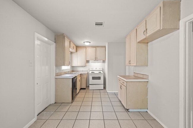 Building Photo - 3301 Earl St