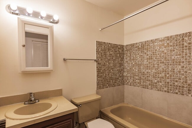 Building Photo - 5029 Rose Hill Dr