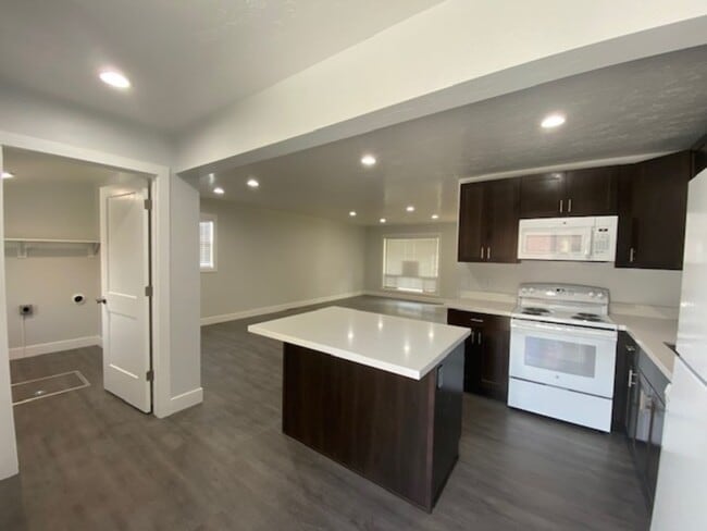 Building Photo - 1163 Buccaneer Dr