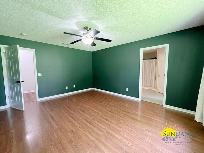 Building Photo - Spacious 3-Bedroom Home with Solar Panels & Lawn Maintenance Included in South Crestview