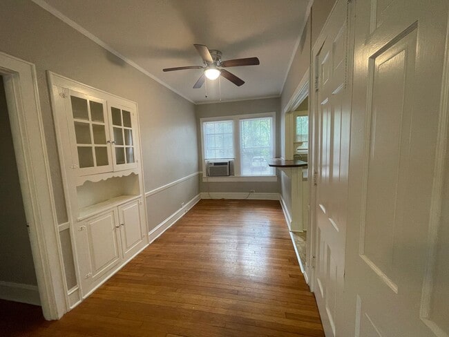 Building Photo - Charming Down Stairs Apartment In South Highland