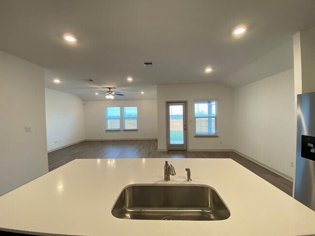 Building Photo - 123 Sweetwater Crk Ln