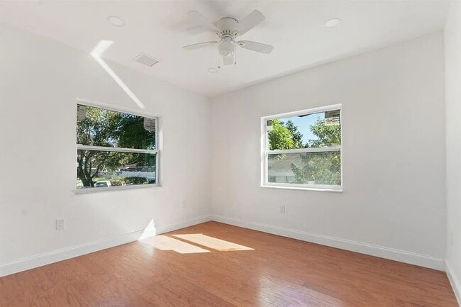 Building Photo - 2908 NW 8th Ct