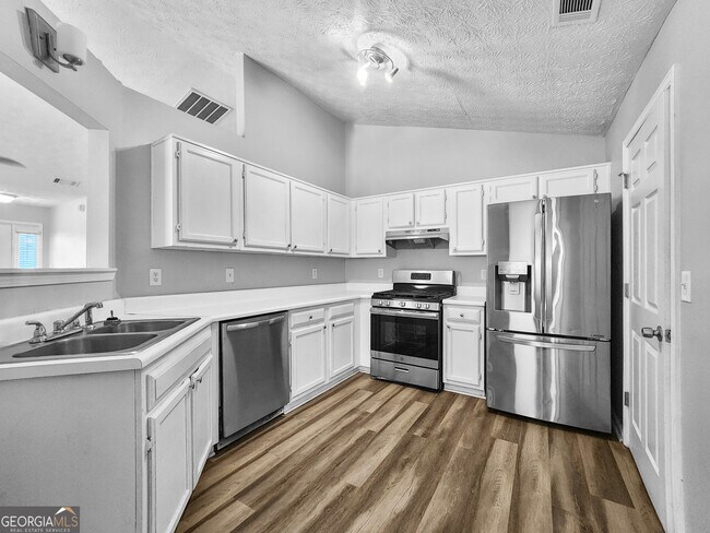 Building Photo - 5855 Creekside Dr