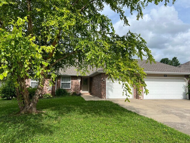 Building Photo - COMING SOON! 3 Bed / 2 Bath in Southwest Timbers