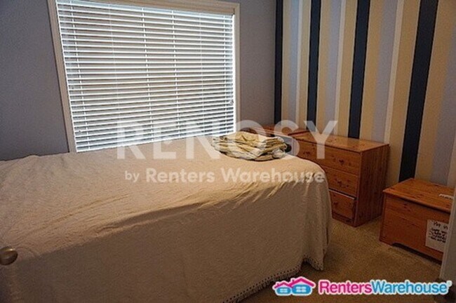 Building Photo - Stunning 3BD/2.5BA Townhouse in Maple Grove