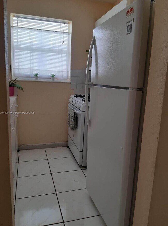 Building Photo - 1255 W 49th Pl