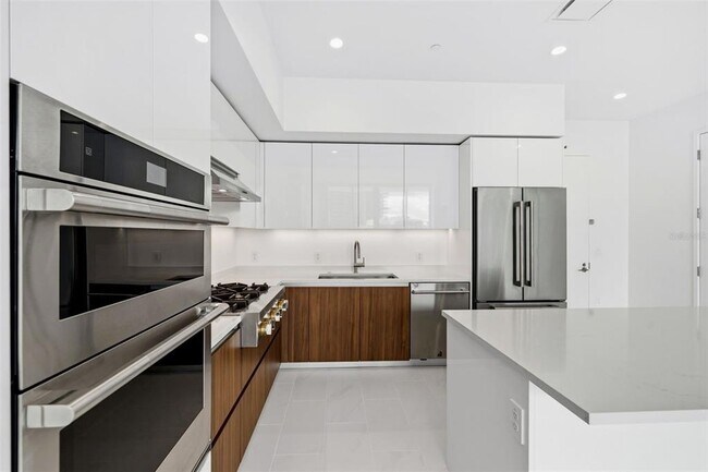 Building Photo - 400 Central Ave