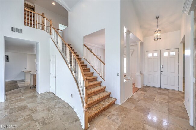 Building Photo - 10227 Sunset Gardens Dr