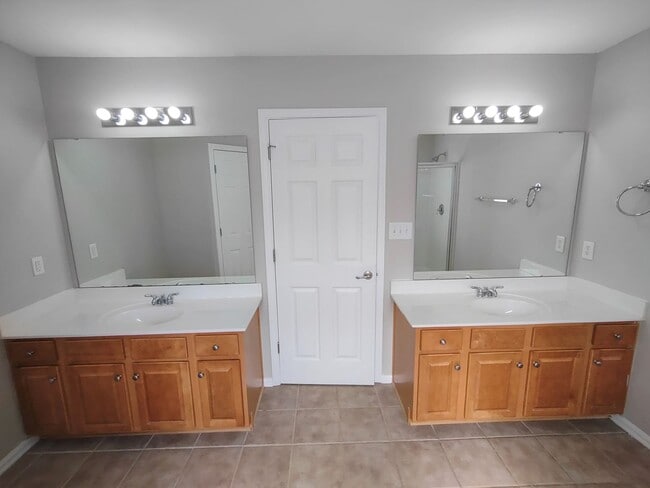 Building Photo - Beautiful Home located in the McCoy Crossing Community!