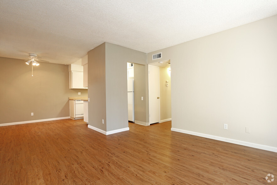 2BR,1BA- Royal Oak - Oakpoint Apartments