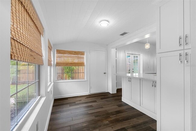 Building Photo - 641 Wilkie St