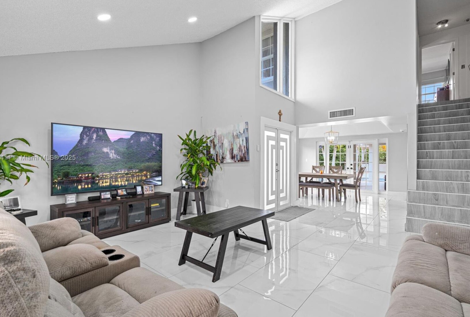 Building Photo - 8351 SW 39th Ct