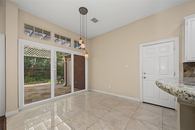 Building Photo - 14135 Swallowfield Dr